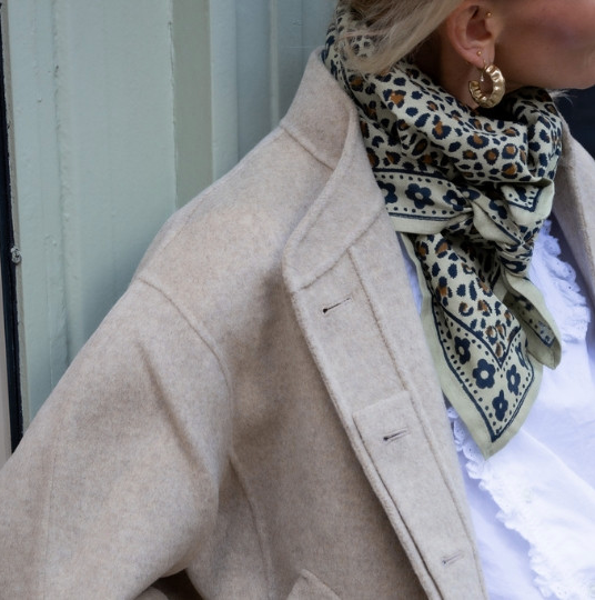 Foulard léopard- Mon grand indispensable Léo kaki