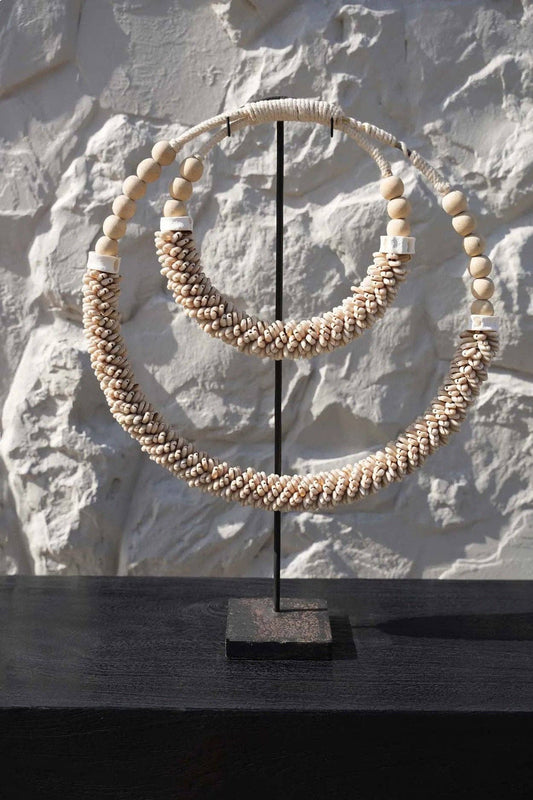 Collier double coque sur support - naturel