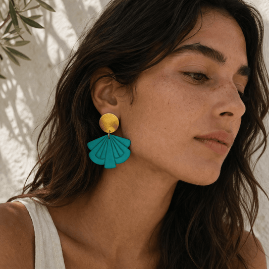 LEA – Boucles d'oreilles pendantes en éventail artisanales et colorées
