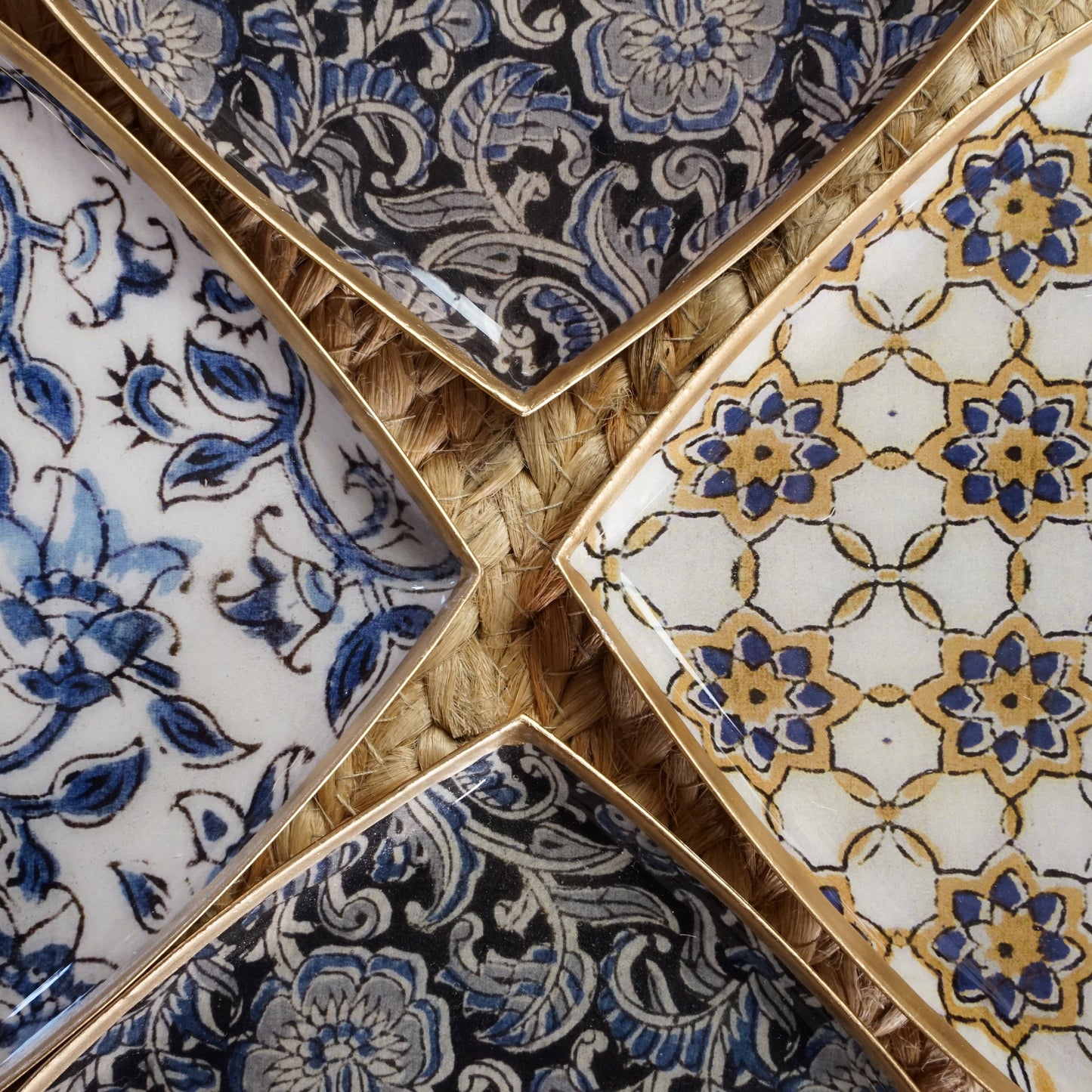 Plateau cœur en métal émaillé Ispahan, bordure dorée