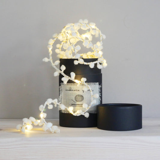 Guirlande lumineuse à pompon Barely Blush