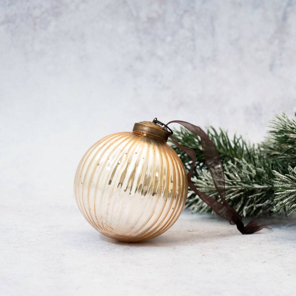 Décoration à suspendre en forme de boule côtelée en verre à champagne de 3 po