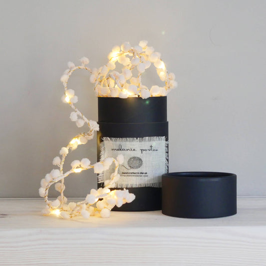 Guirlande lumineuse à pompon Barely Blush