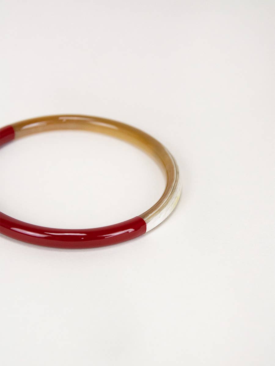 Jonc simple en corne blonde avec laque rouge