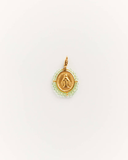 Charm Santa Water Green - médaille dorée à suspendre avec pierres