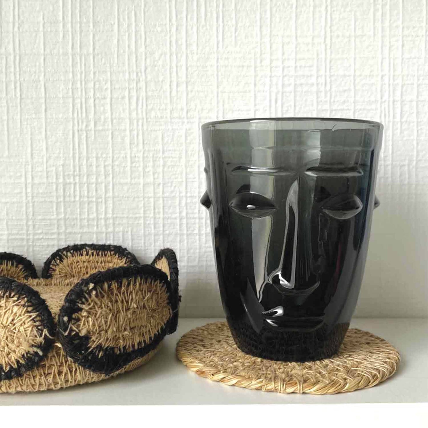 Verre gobelet visage noir