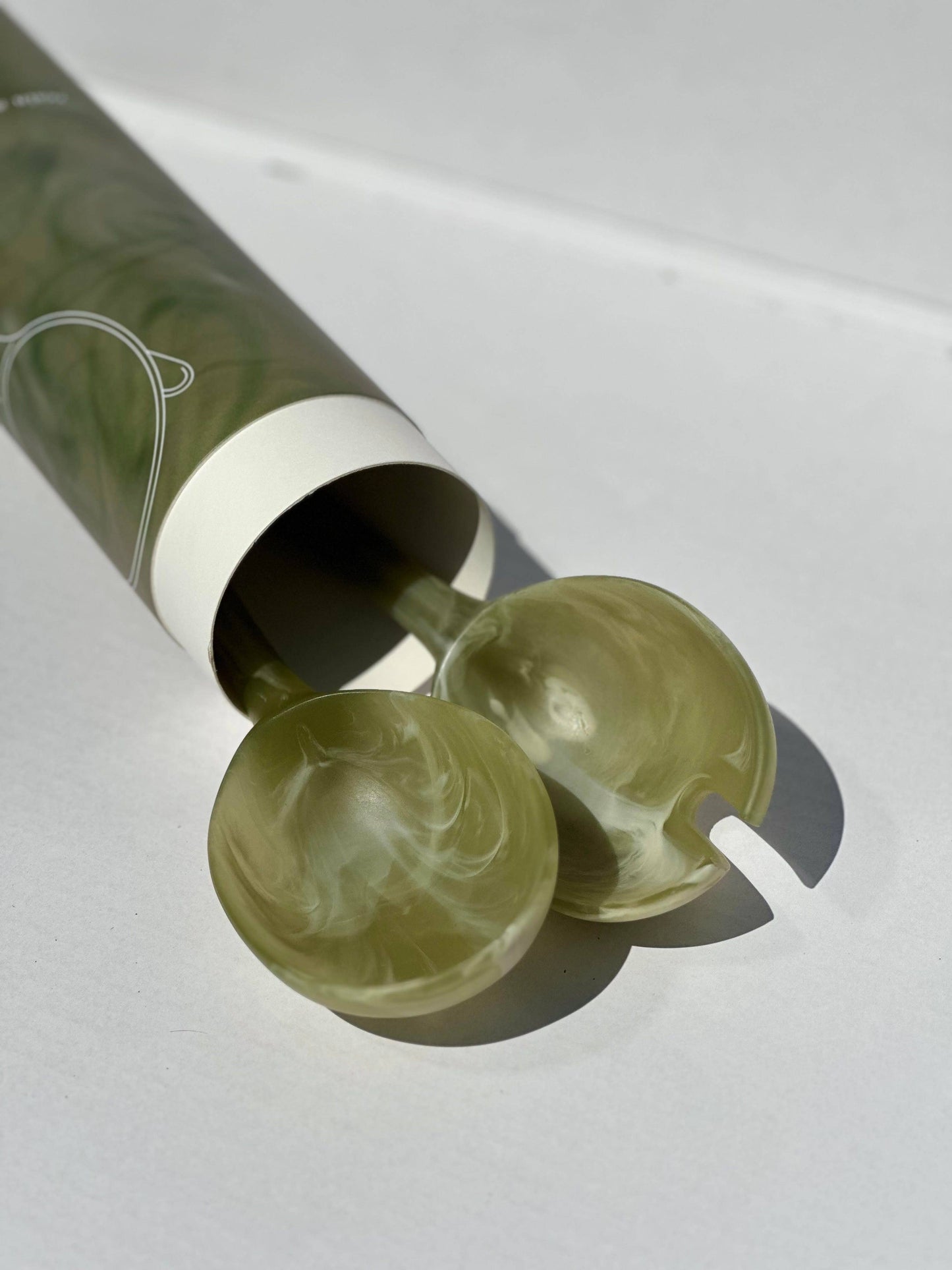 Serveurs à salade en résine marbrée vert olive - ensemble de 2