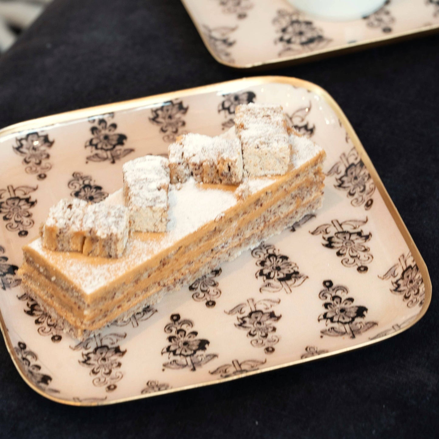 Plateau métal émaillé Hoya 16x16, bordure dorée