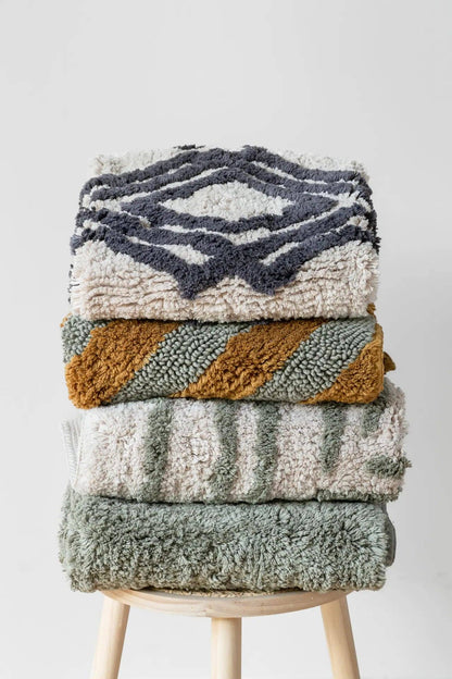 Tapis de bain tufté à la main 100 % coton – Lignes vert mousse